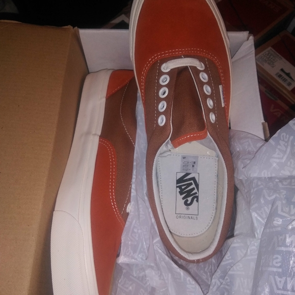 Vans - Picture 5 of 8